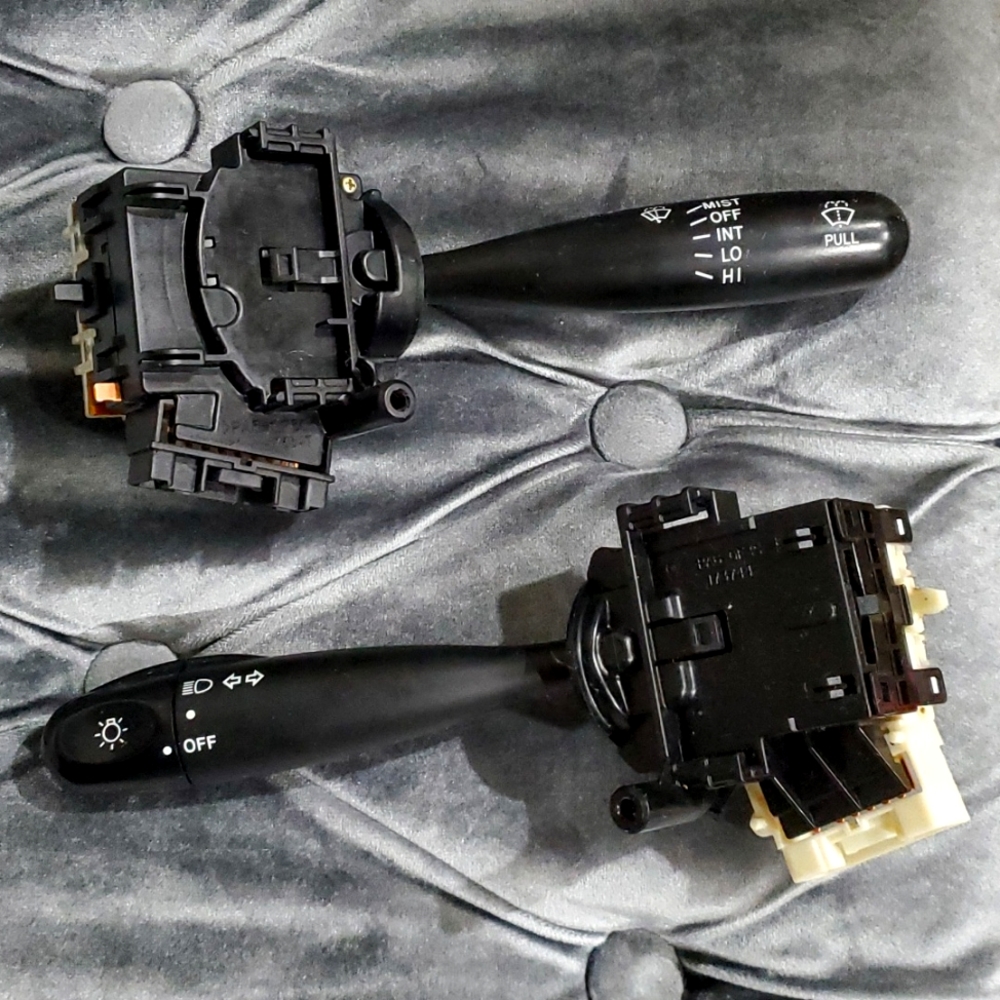 Toyota Matrix Headlight and Windshield Control Switch